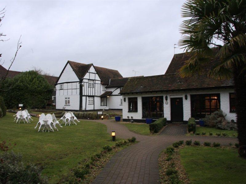 Barn Hotel London Ruislip Exteriör bild