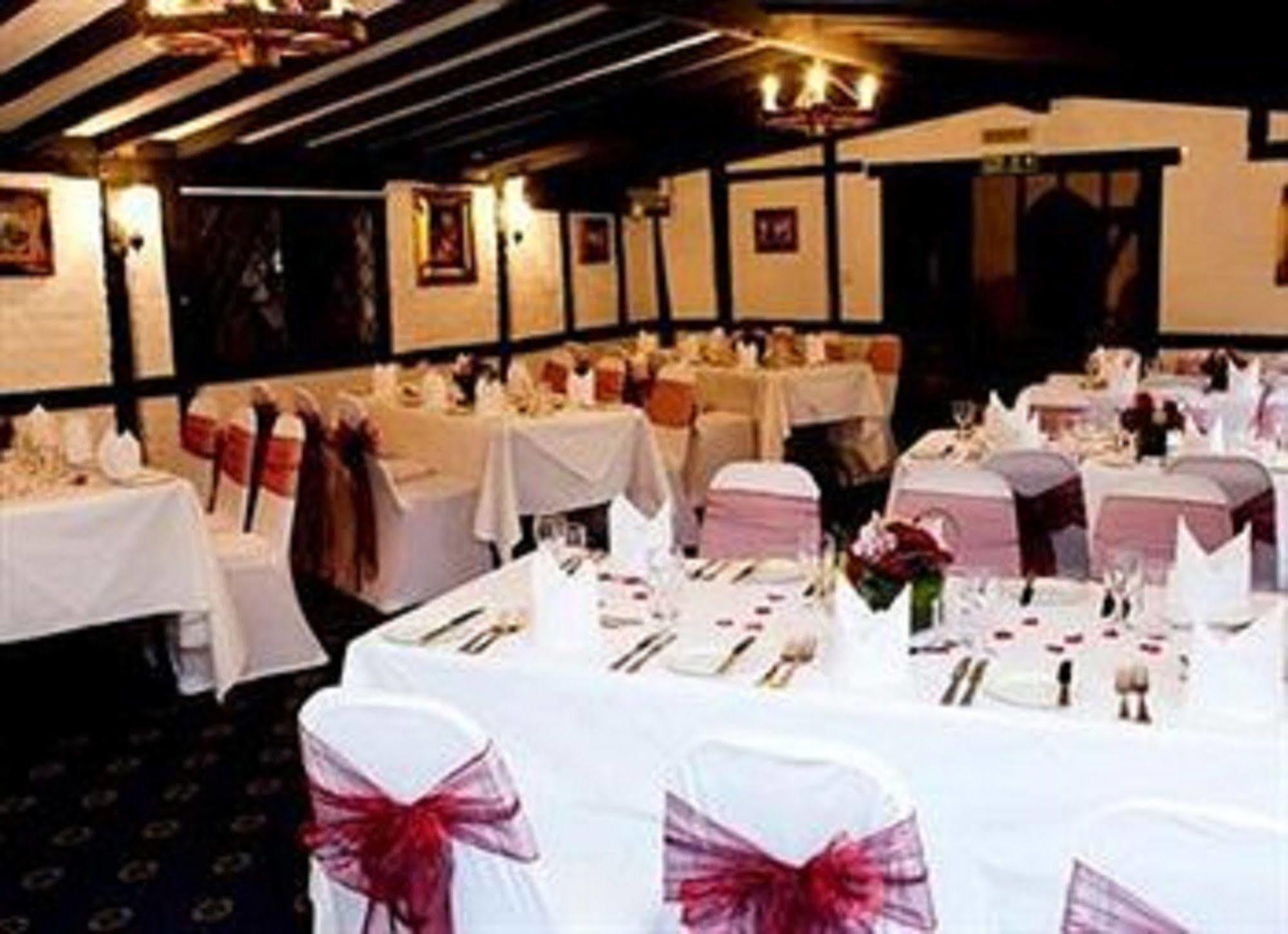 Barn Hotel London Ruislip Exteriör bild